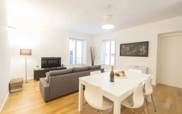 Charming Apartment in the City Center by Wonderful Italy