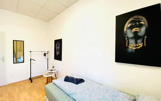 Rooms in Cozy 4BR Shared Apt Central