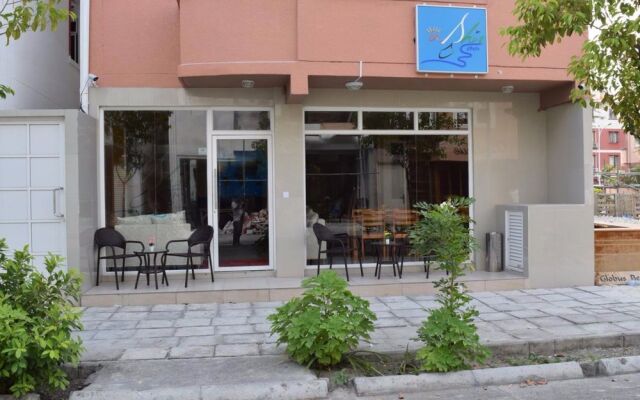 Ashaz Inn (and Cafe)