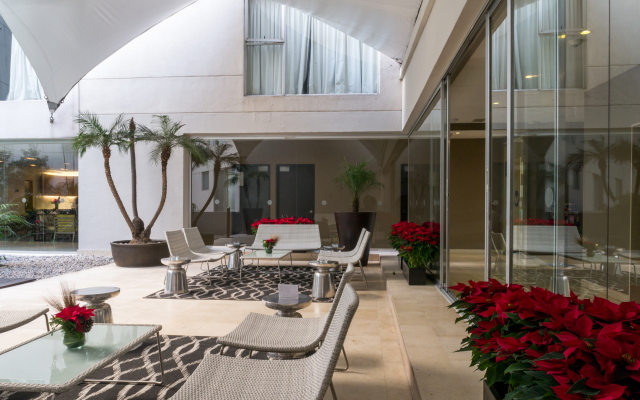 Ventura Hotel & Suites by Dominion