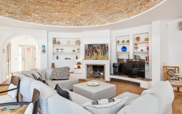 Villa Dome by OCvillas