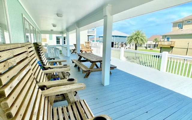 Always Sunny 3 Bedroom Home by RedAwning