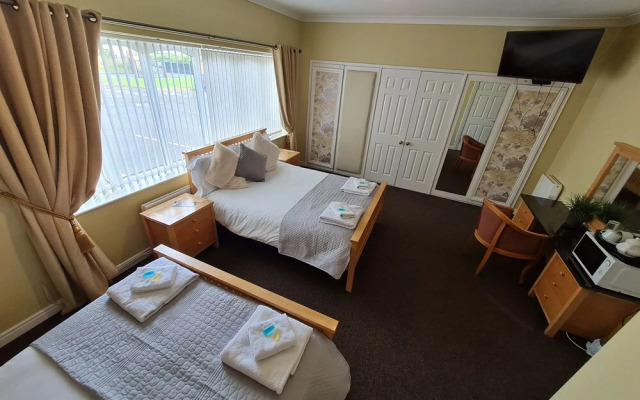 The Mayfair Lodge - Caravaning, Glamping & Camping