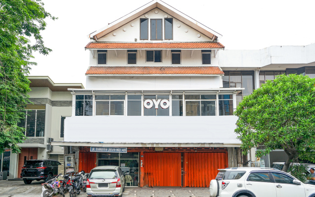 OYO 164 Ang's Residence