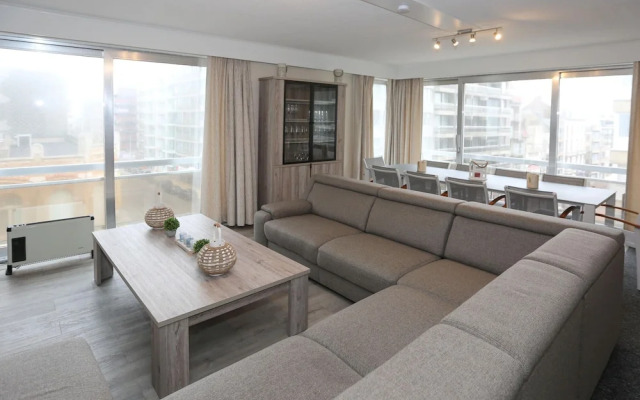 Spacious Coastal Retreat