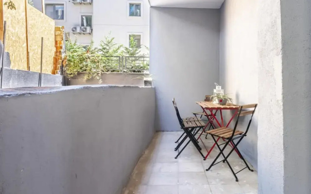 Exquisite Central Flat Near Bagdat Street