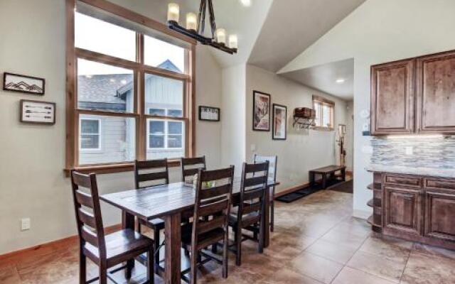 Maggie Point 75 Apartment