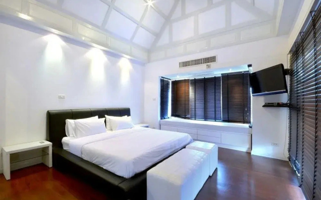 Luxury 5 Stars Beach Villa 6 Beds