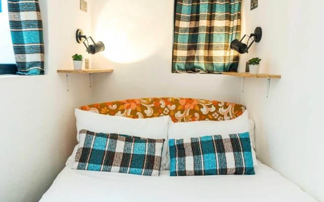 1 Bedroom House With an Edge in King Cross