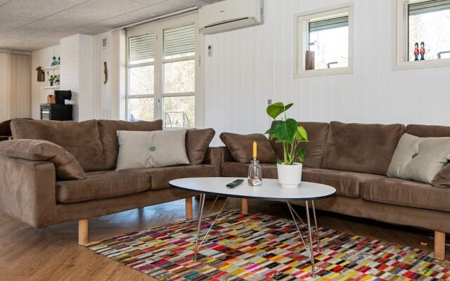 Delightful Holiday Home in Hemmet near Sea