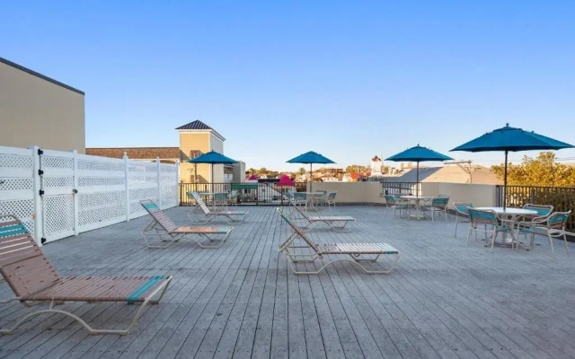 Brighton Suites Hotel