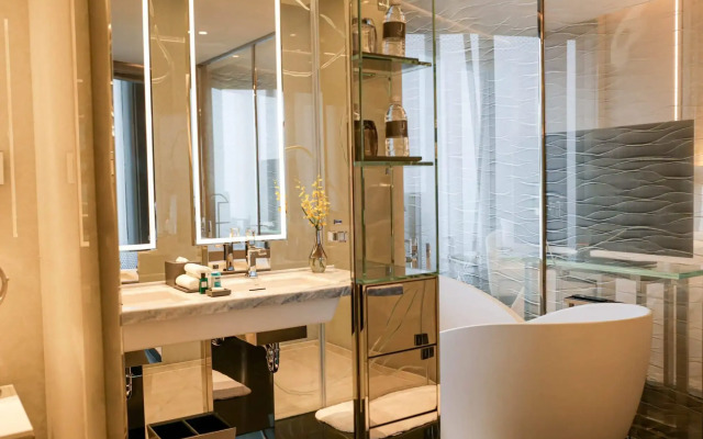J Hotel, Shanghai Tower