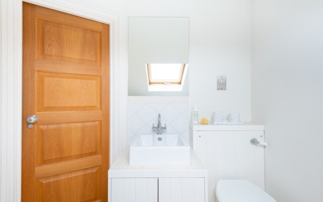 The Fulham Retreat - Bright & Spacious 2BDR with Balcony