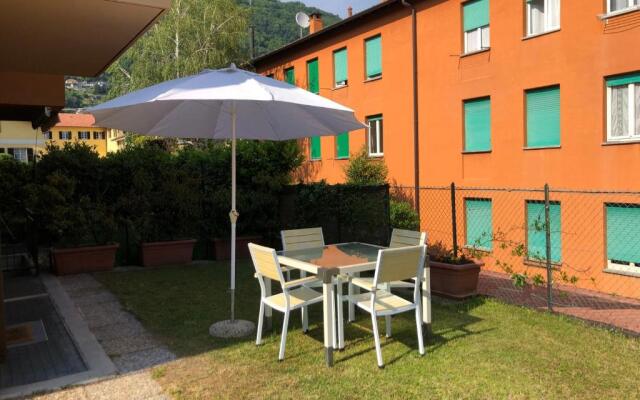 Terraced house on the lakeside of Gravedona - Larihome A04