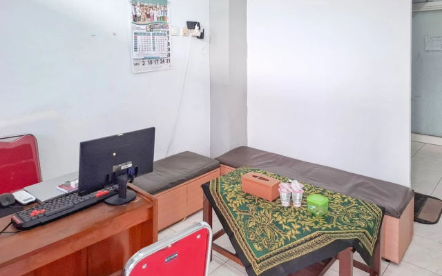 RedDoorz Syariah @ Fariza Guesthouse Kendal – Guest Rooms – Kendal