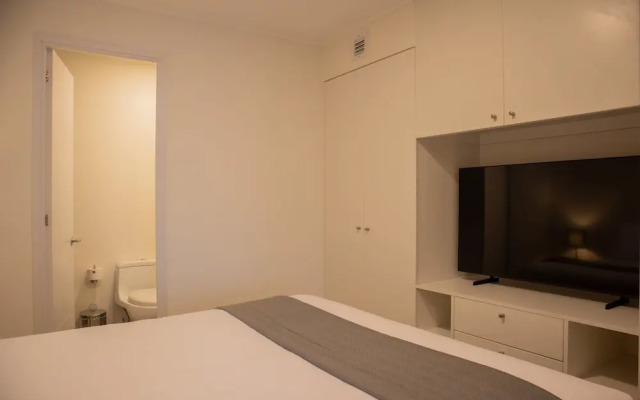 w Majestic 2BR w Balcony in Miraflores