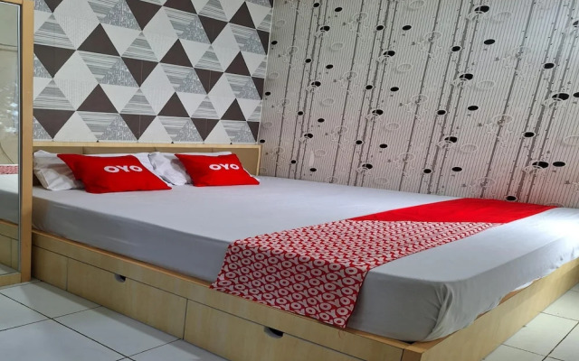 OYO 93701 Room Transit By At