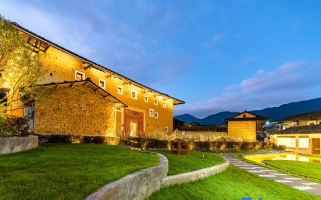 Xinsu Changrong Tulou Cultural Homestay (Yunshui Ballad Shop)