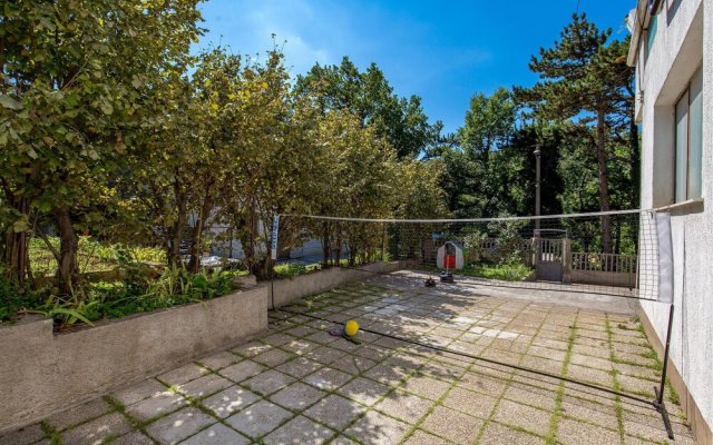 Nice Apartment in Rijeka With Wifi, Outdoor Swimming Pool and 2 Bedrooms