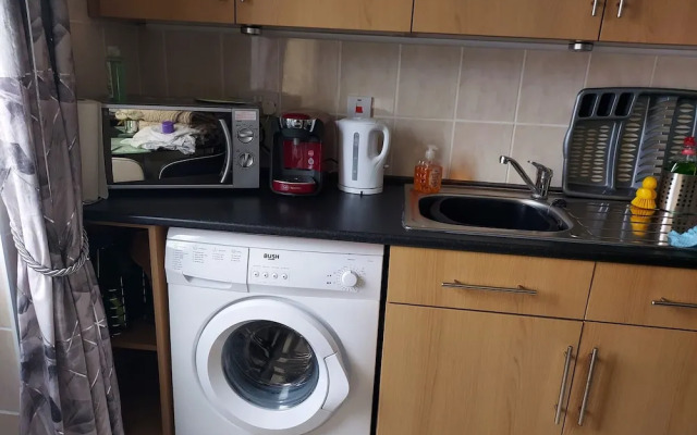 1st Floor Hillview 2 Bedroomed Central Location