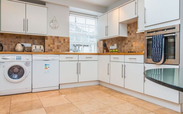 Audley Street Apartment