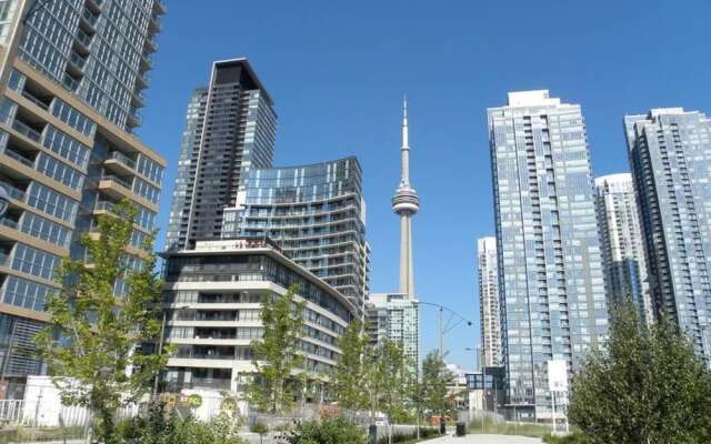 Luxurious Condo by CN Tower-FREE PARKING