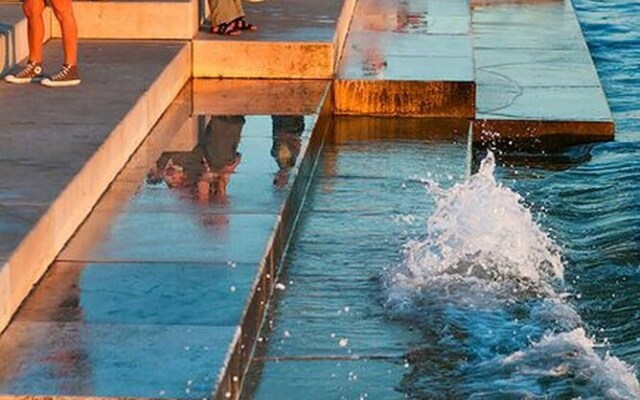 Spacious Apartment By The Beach