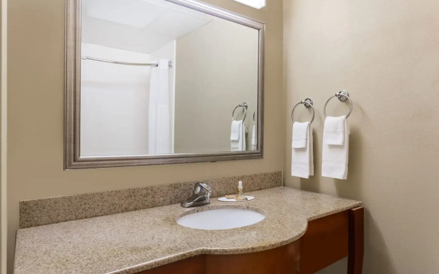 Wingate by Wyndham Savannah Gateway