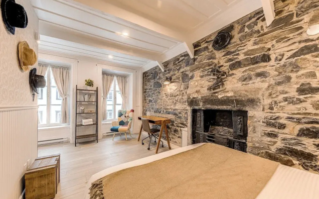 Gorgeous 3 Bedroom 2-floor Old Townhouse