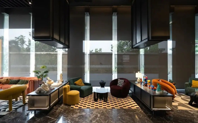 Premium Collins Boulevard Near Airport