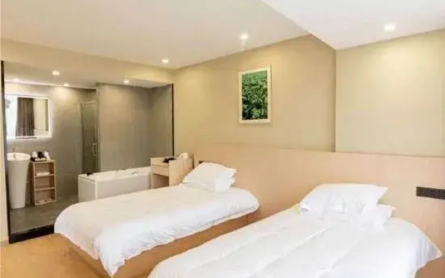 Wencheng Yuecai Fashion Hotel