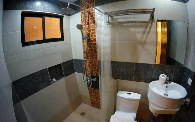 Rovic's Tourist Hotel