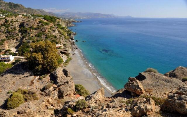 Fuego Sagrado Hideaway-A Poolside Retreat