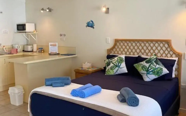 AFFORDABLE ISLAND ESCAPE! Queen Studio, Nelly Bay
