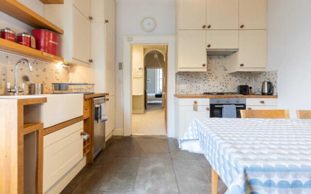 Beautiful 1 Bed Flat in Vibrant Stockbridge