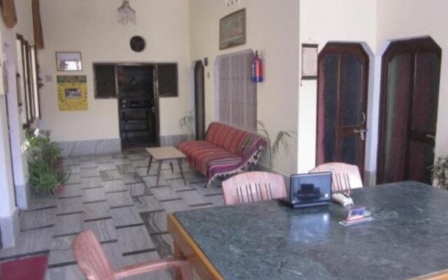 Khushi Paying Guest House