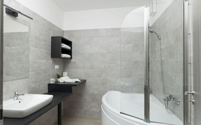 Párizs Garden Apartments