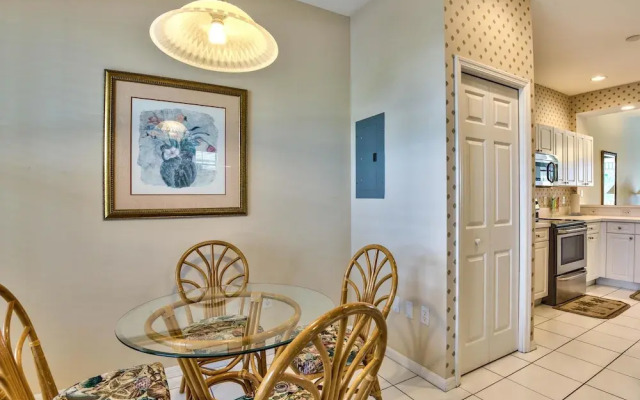 Solterra Vacation Rental: Luxury 3-BR Condo with Lake & Golf Views. Access to Luxury Pool, Hot Tub, and Golf Courses at Lely Resort. Close to Naples Beaches, 5th Avenue S, and Marco Island