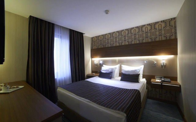 Saffron Hotel
