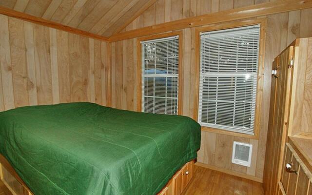 Arrowhead Camping Resort Deluxe Cabin 4