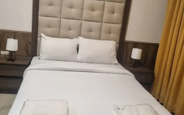 Charming Amman Apartment With Central Air-con & Street Parking