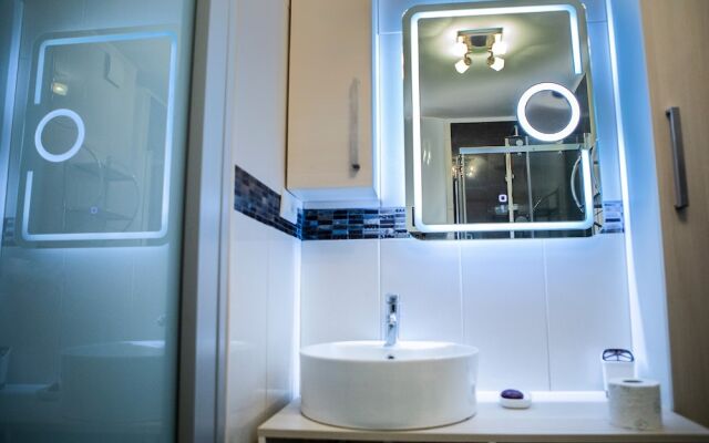 Modern apt Close to Znjan Beach, With big Terrace