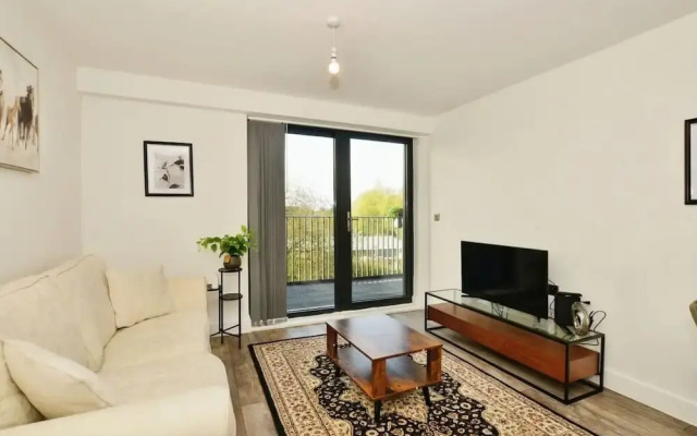 Sleek 2 Bedroom Apartment - Sofa-bed - Ashford