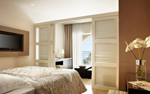 MarBella, Mar-Bella Collection Hotel