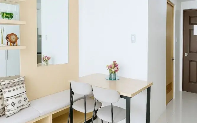 Cozy Persimmon Condo Cebu