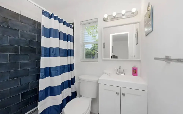 Luna Beach House in Hollywood