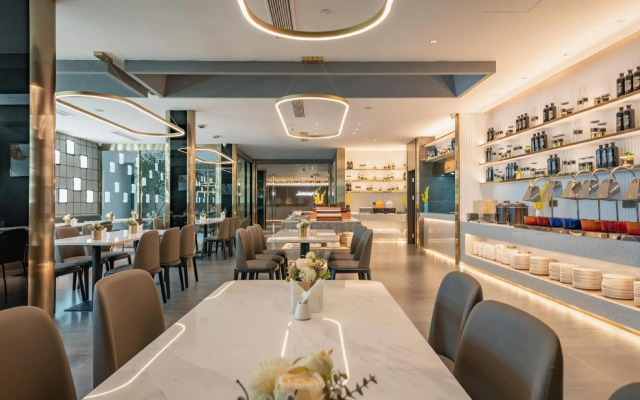 Homeinn Plus Hotel (Jinan Zhangqiu Shuangshan Avenue Hexie Plaza)