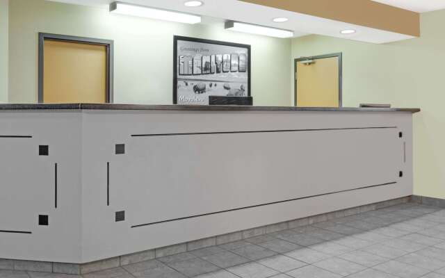 Super 8 by Wyndham Morden