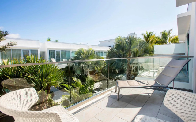 H2O Suites - Adults Only