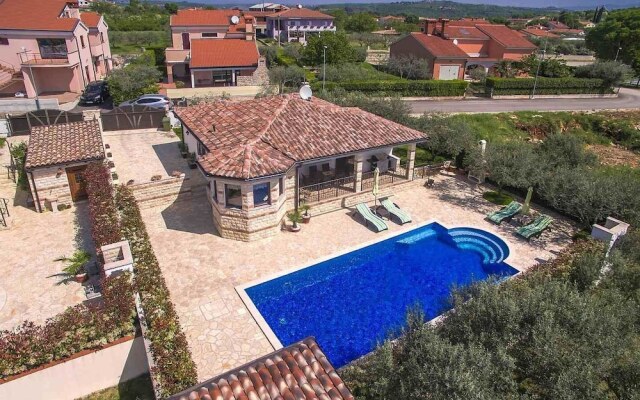 Villa Adry